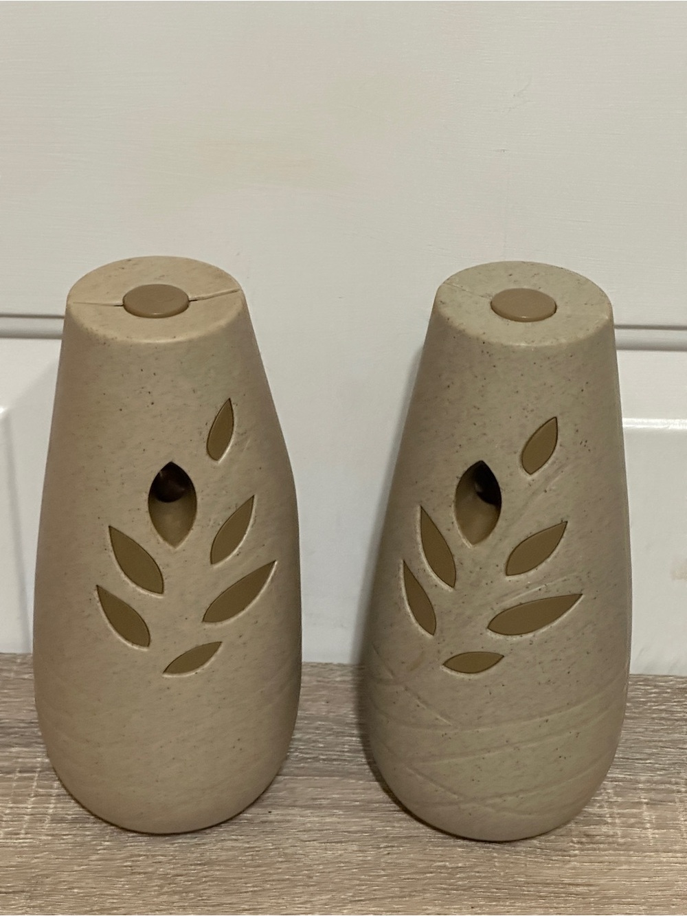 Set Of 2 Glade Automatic Air Freshener Spray Dispenser Holder Stone Tan Leaf